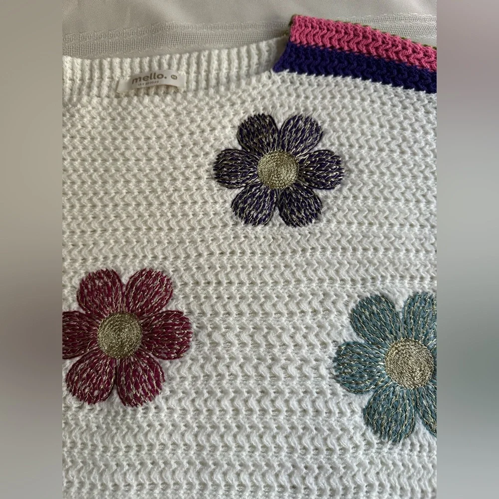 Mello Floral Knit Women's Sweater - White - Picture 12 of 15